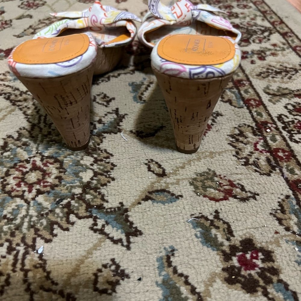 COPY - Coach poppy slides - Picture 2 of 4